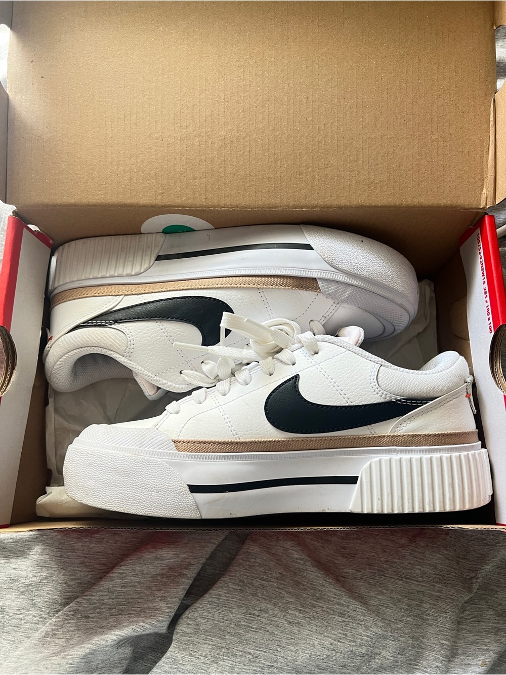 Nike Women’s Court Legacy Lift size 6, barely worn